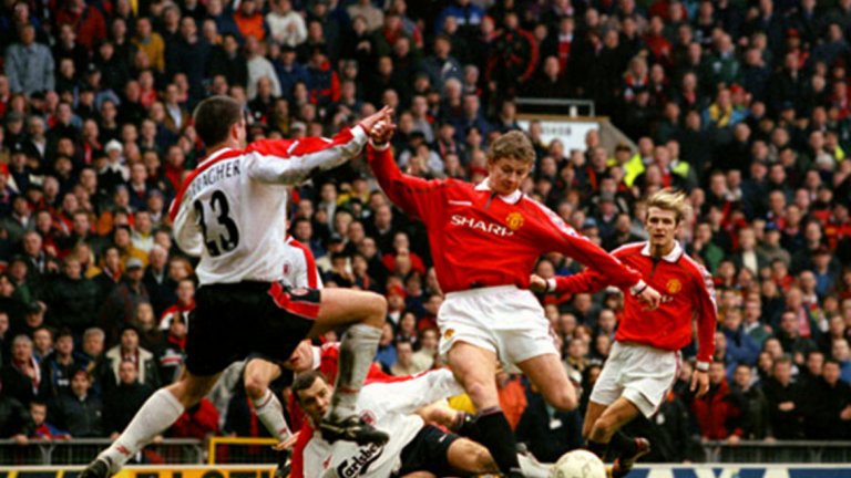 Голът на победата в добавеното време срещу Ливърпул
Една от многото причини да го обичат феновете е победният гол във вратата на вечния съпернки Ливърпул в добавеното време през сезон 1998/99. В мач за ФА къп Юнайтед губеше с 0:1 до 88-ата минута, когато Дуайт Йорк изравни, а в допълнителното време Оле Гунар се разписа за 2:1 и отиде да куфее пред "Стретфорд Енд". Без този гол требълът нямаше да е факт.