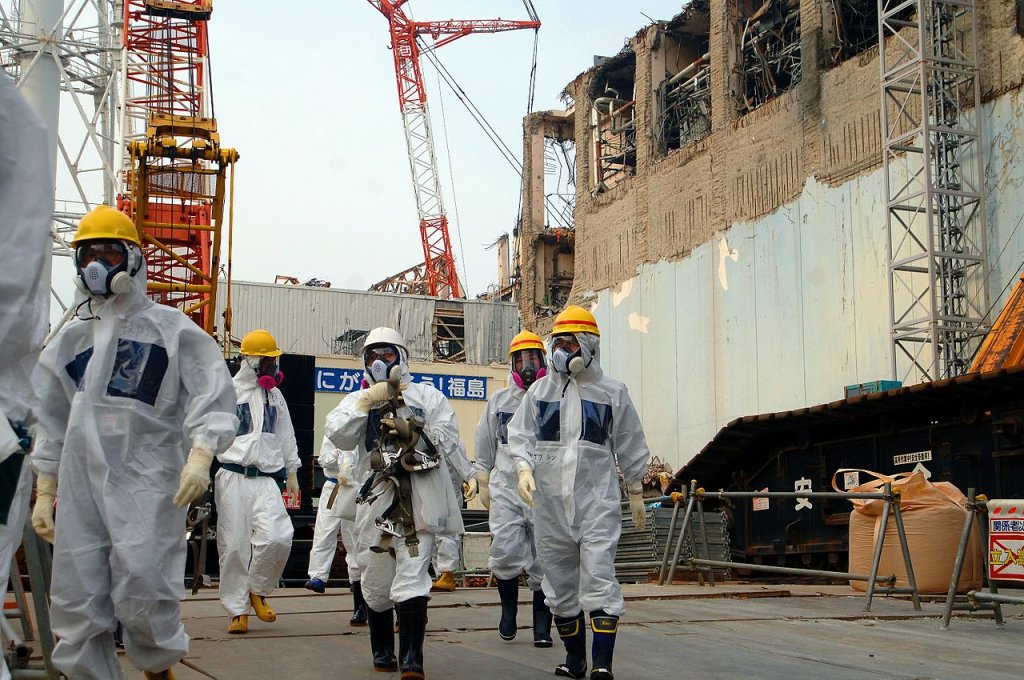 IAEA_Experts_at_Fukushima_(02813336)