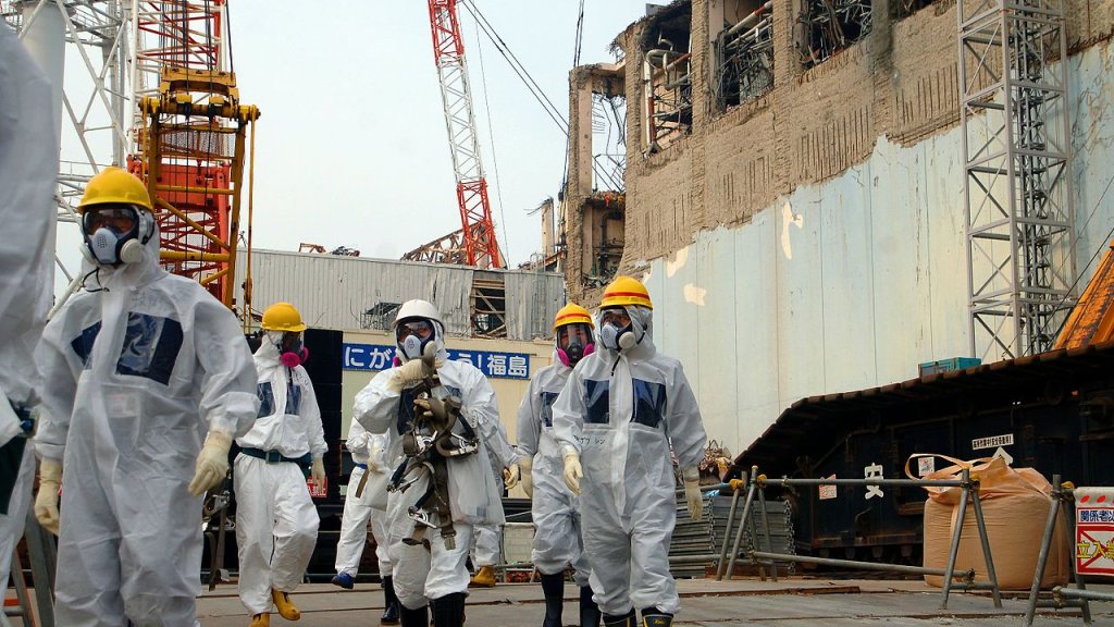 IAEA_Experts_at_Fukushima_(02813336)