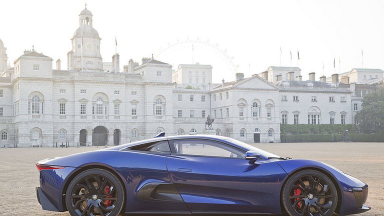 Jaguar C-X75 
Технически погледнато, това не е "кола на Бонд", защото в "Спектър" я кара злодеят – господин Хинкс, докато Агент 007 е зад волана на Aston Martin-a. Но този Jaguar е любопитен по редица други причини. Всъщност C-X75 е представена още през 2010 г. на мото-шоуто в Париж. Тя е с хибриден двигател, но така и не успява да влезе в серийно производство.
За сметка на това за снимките на "Спектър" са произведени седем такива автомобила, четири от които се използват във филма. Те обаче са с леко изменено шаси и са с двигател с вътрешно горене. Една от четирите коли, които не стигат до снимачната площадка, е обявена за продан този януари, но не се съобщава цена, както и дали се е стигнало до покупка.