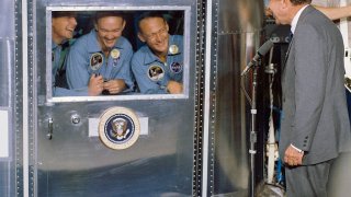 1024px-President_Nixon_welcomes_the_Apollo_11_astronauts_aboard_the_U.S.S._Hornet
