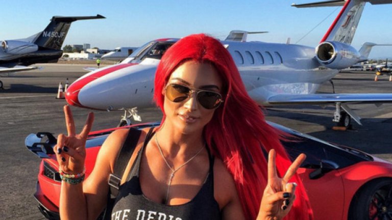 Огненото момиче на кеча