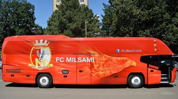 Милсами дойде в Разград с автобус, което втрещи медиите у нас. Но след две победи свали Лудогорец от самолета за Европа.