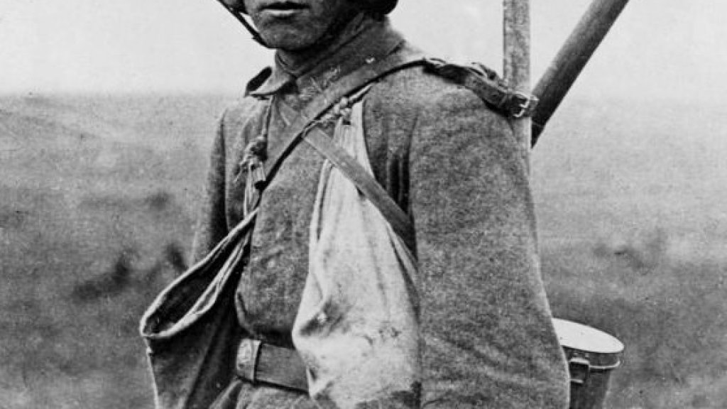 Bundesarchiv_Bild_183-R05148,_Westfront,_deutscher_Soldat_crop