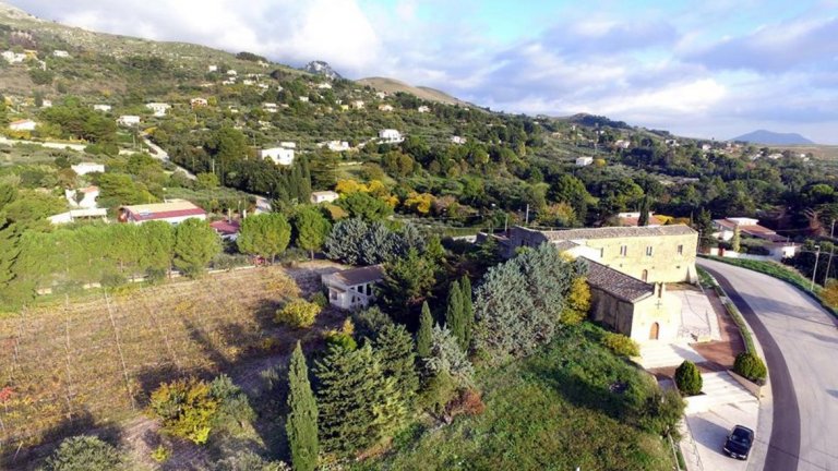 Райският град на Сицилия, където за чужденци къщите струват само 1 евро