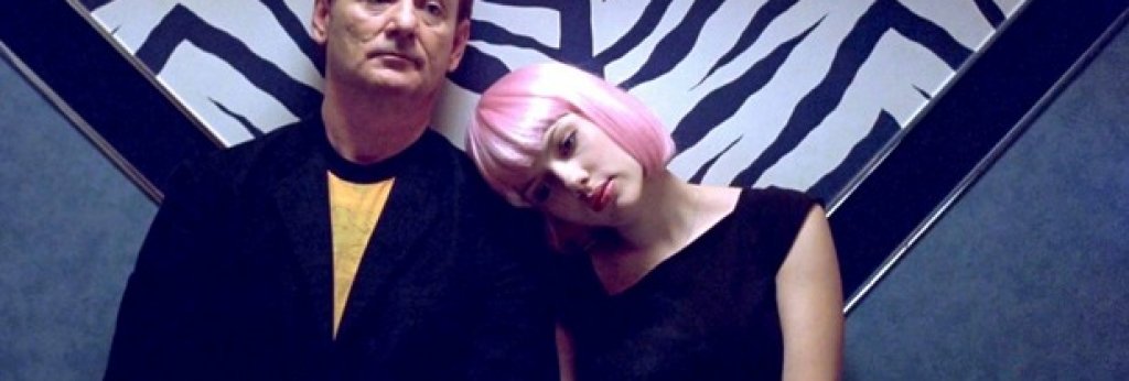 "Изгубени в превода" / Lost in Translation (2003)

Прекрасен меланхоличен филм, който среща остарял звезден актьор (Бил Мъри) и самотна млада съпруга (Скарлет Йохансон) в бара на японски хотел. Една от най-красивите истории за влюбването и приятелството - пресъздадена от София Копола. 

