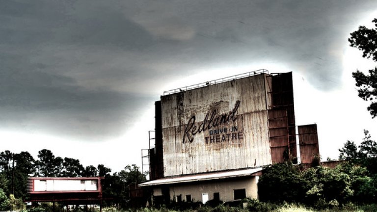 През 80-те става абсолютно ясно, че автокиното е в упадък