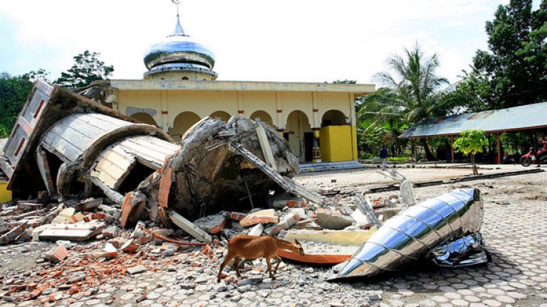 Провинция Ачех вече пострада сериозно от силното земетресение и последвалото го цунами, което помете остров Суматра на 26 декември 2004-та година

