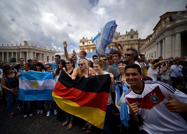 От Ватикана до Рио, светът полудя по финала