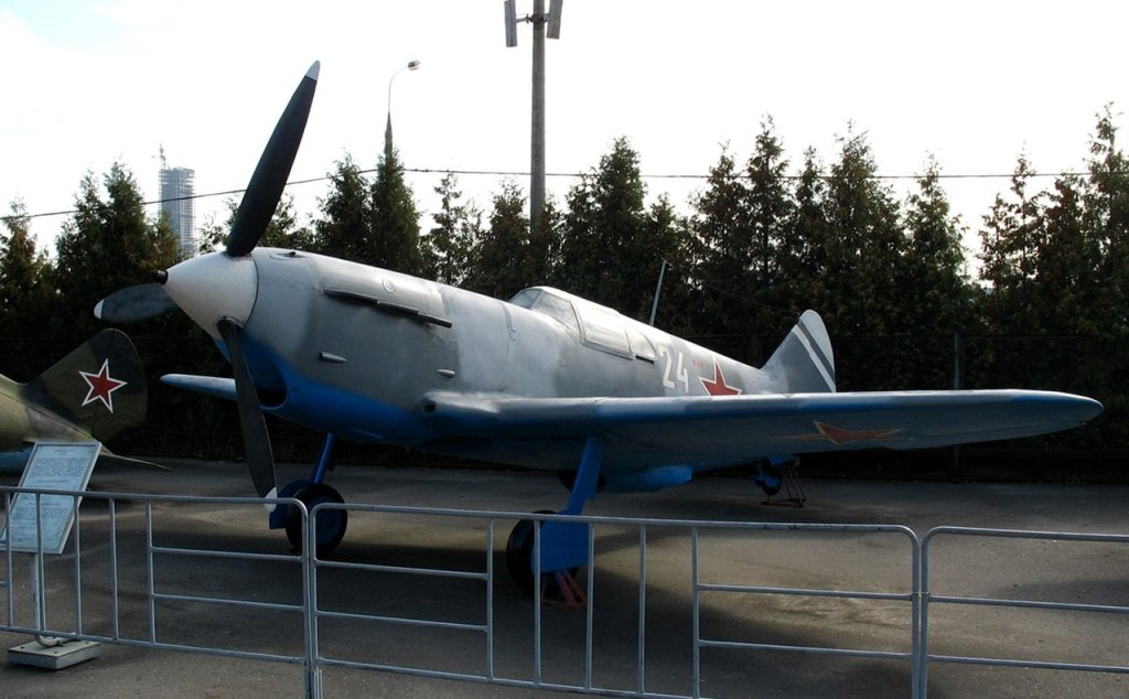 1280px-ЦМ_ВОВ._Истребитель_ЛаГГ-3_(СССР)