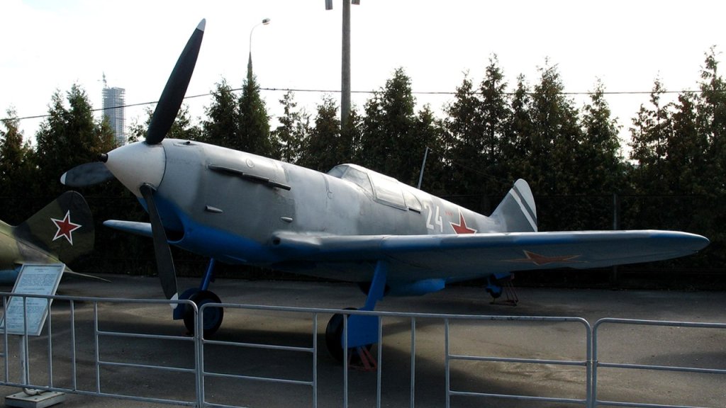 1280px-ЦМ_ВОВ._Истребитель_ЛаГГ-3_(СССР)