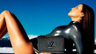 18-годишната снежна принцеса - лице на Gucci и Louis Vuitton - избра Китай пред Щатите и подлуди нацията