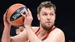 Везенков с 25 точки при успех на Олимпиакос в Евролигата