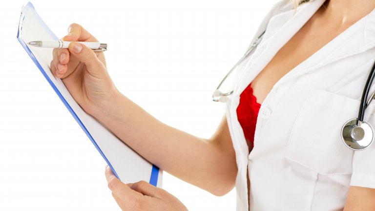 Не всички герои носят наметала. Някои не са облечени с нищо.