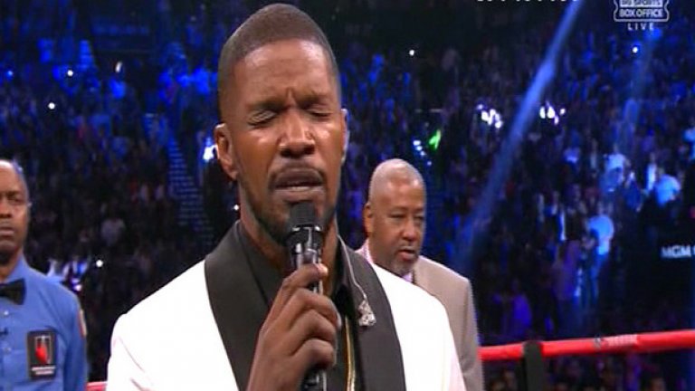 Джейми Фокс не трябва да пее химна