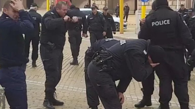 Наскоро темата за използването на лютивия газ стана актуална и в България, когато вятърът се обърна срещу полицаите, причинявайки щети на тях, вместо на демонстрантите.