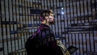 Джефри Хинтън напуска Google, за да говори за опасностите от ИИ