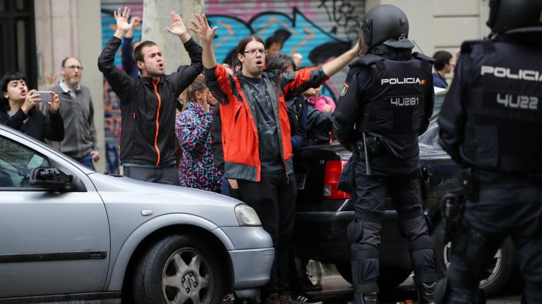 Най-малко 38 души са пострадали при сблъсъците