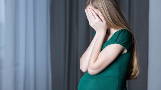 38024d515e40a11d6350673b7cc949a3b9f9734a_sad_pregnant_women
