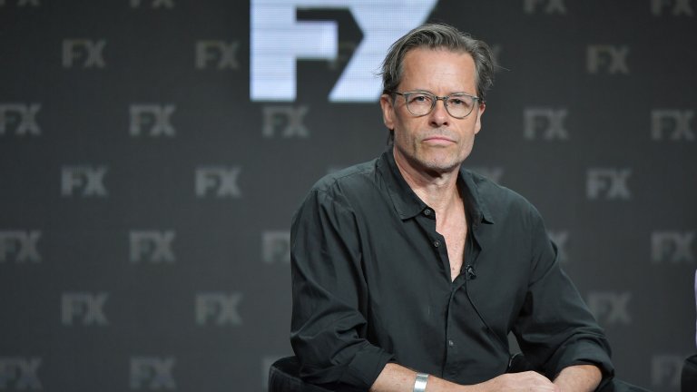 Гай Пиърс е роден в Кеймбридж, макар че семейството му емигрира в Австралия, когато той е само на 3 години. Пет години по-късно баща му, пилот в кралските ВВС, загива при самолетна катастрофа. Като тийнейджър Гай започва да се занимава с бодибилдинг и на 16 години спечелва титлата "Мистър Виктория" за юноши. С това става забележим за актьорските агенти и оттам нещата се завъртат. Благодарни сме за филмите с негово участие като "Мементо", "Граф Монте Кристо" и "Лунно отражение", а все още се радваме, когато го видим в някоя по-голяма продукция. Интересен факт, който може би не знаете, е че Гай Пиърс е женен за Карис фон Хутен (Мелисандра от "Game of Thrones").