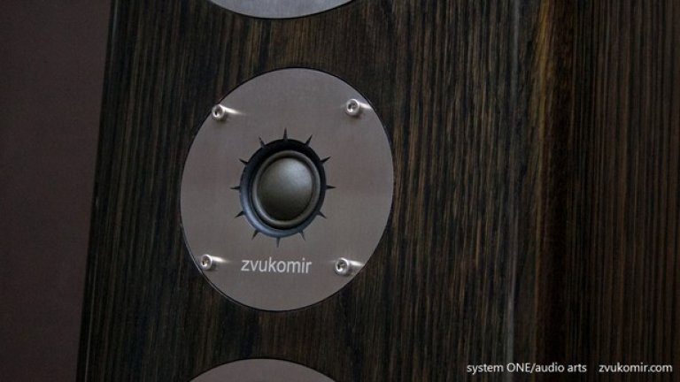 Звукомир цени магичното усещане, което една добра аудио система дава на всеки дом. По-голямата част от неговия труд остава “под капака”, най-вече работата по звученето, но за него е важно системата да хармонизира с помещението колкото като звучене, толкова и като външен вид