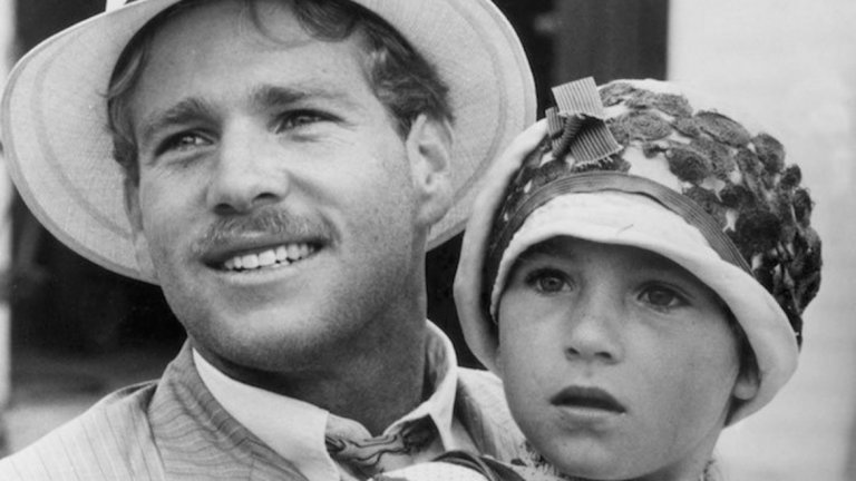 Най-младият носител на "Оскар" в основна категория е Тейтъм О`Нийл, която си партнира със своя баща Райън във филма "Хартиена луна" от 1973. 10-годишната актриса (бъдеща съпруга на тенисиста Джон Макенроу) получава наградата за Най-добра поддържаща женска роля. Шърли Темпъл има "Оскар" в несъществуващата вече "детска" категория на 6-годишна възраст.
