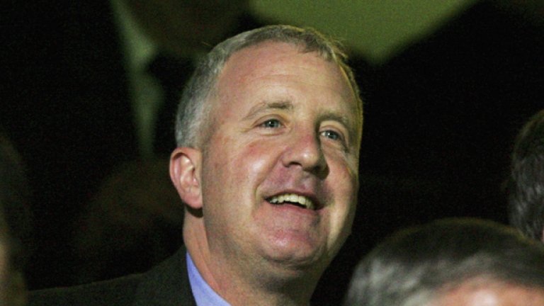 Ранди Лърнър
Ранди се появи във футбола преди десетина година, когато купи Астън Вила, а няколко сезона по-късно нежеланието му да инвестира в клуба и постоянните опити на отбора да се спаси от изпадане настроиха феновете срещу него. Лърнър назначи за главен изпълнителен директор на клуба американеца Том Фокс, който пък вбеси феновете като обясни, че важното е, че Вила печели пари, а не как се представя на терена. А да, Лърнър избира играчите на Вила, а не мениджърът.