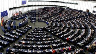parlament-800x532
