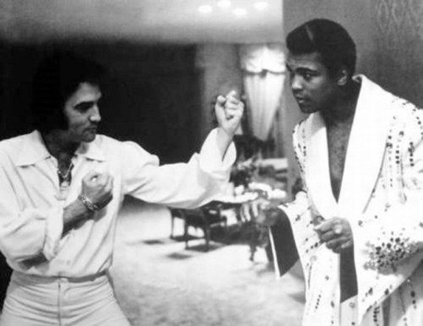 Елвис Пресли показва на Мохамед Али как да се бие