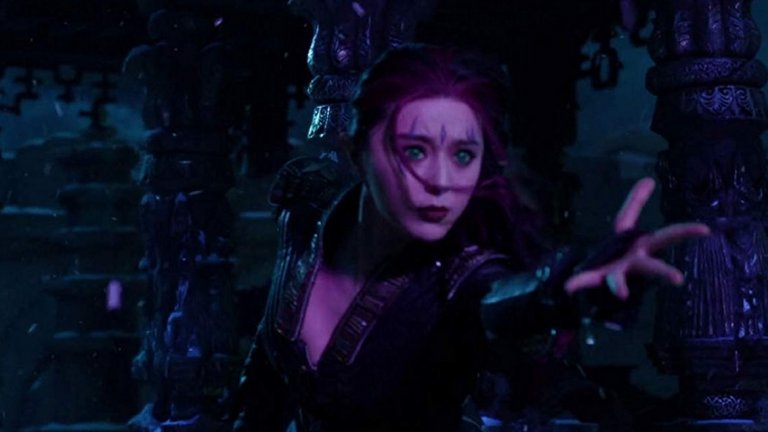 Актрисата е изключително популярна в Китай. Участвала е и в холивудски продукции. Сега е обвинена, че е лъгала за реалните суми, които е получавала за работата си, за да плати по-малко данъци.