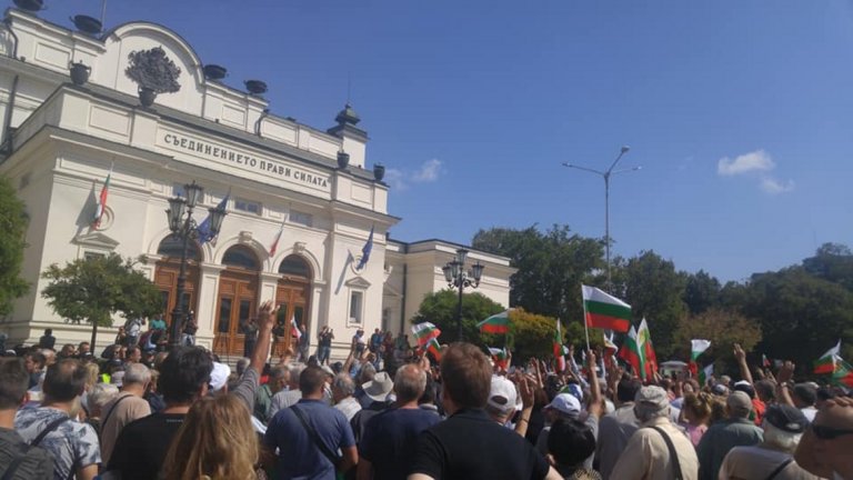 Протест срещу правителството иска оставка и смяна на системата