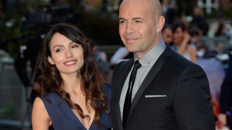 Кандийс Нийл
Вече над десетилетие Зейн е с модела Кандис Нийл, което се явява и най-сериозната му връзка. Вече имат и две деца - дъщери, но да не се хващаме за това на кои мъже им се раждат такива... Кандис има колумбийска, ирландска, мексиканска и френска кръв във вените си, но също като имащия гръцки произход Зейн е родена в САЩ. И това е повод за шеги:
"Тя е първата американска приятелка, която имам. Претърсих света и най-накрая я открих тук, в задния си двор", казва той за Кандис, с която се запознава чрез сестра ѝ.
"Кандис е най-отдадената майка и партньор, която мога да си пожелая", казва Зейн пред "Чикаго Сън Таймс".
Посочва, че я нарича своя "съпруга", а тя него - "съпруг", макар да нямат официален брак. Макар още през 2014-а това да е предвидено за момента, в който програмите им са по-леки, двамата все още не са си казали официално "Да!", а актьорът е коментирал, че за него тази връзка е доживот и няма нужда от документи, които да потвърждават това.