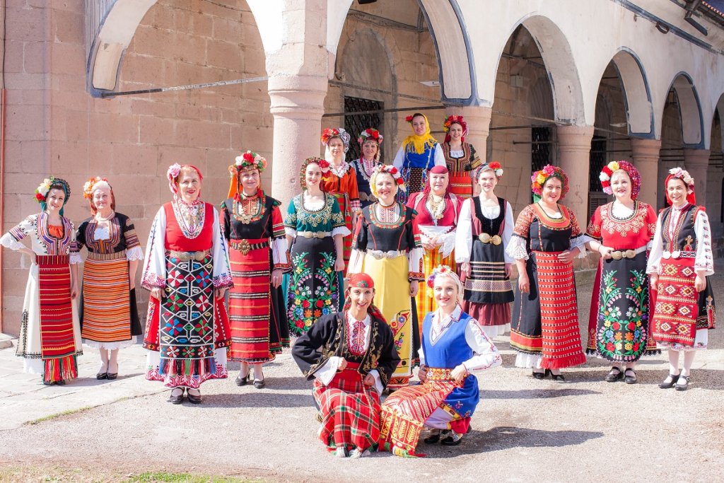 Хорът е първият български независим  артистичен ансамбъл