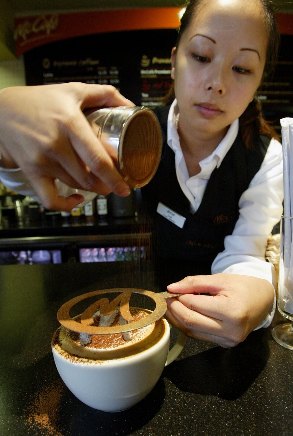 4. Starbucks – 298 650