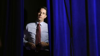 scott_walker_iowa_ap_img