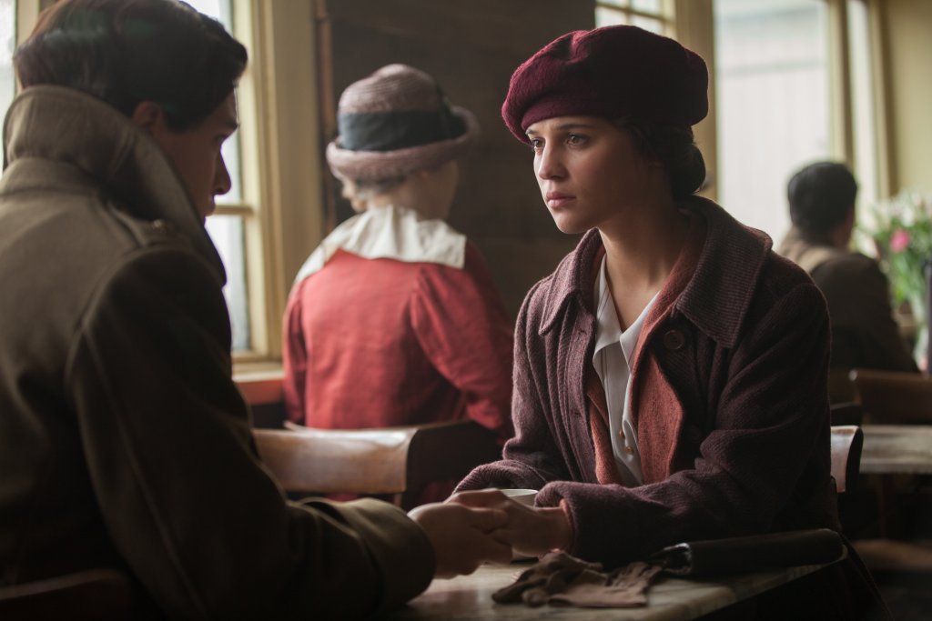 Година по-късно играе в британската продукция Testament of Youth с Кит Харингтън.