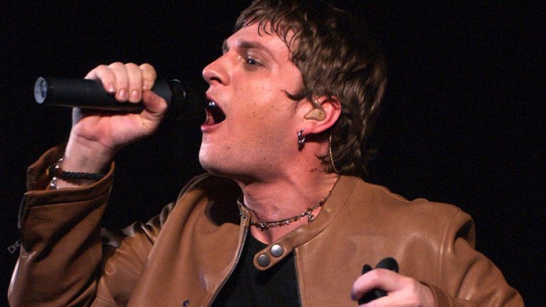 2000: MatchBox Twenty - Bent
Единствената рок песен сред летните хитове в последните 20 години. Позабравен сингъл на позабравена група, която на два пъти прекъсваше дейността си след постигнатия успех в началото на века. Все пак Matchbox Twenty изкараха още три албума впоследствие, които бяха добре приети