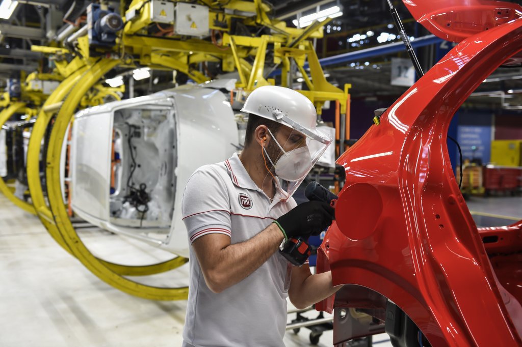 Според оптимистичните прогнози ситуацията ще се стабилизира през 2022 г., но далеч не всички са оптимисти