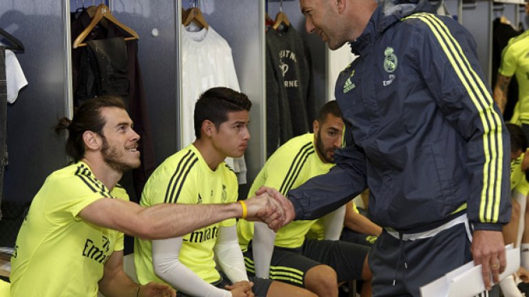 2. Разглезена съблекалня
От скандалното парти на рождения ден на Кристиано до няколкото глобени играчи на пътя – нито един от тях не бе глобен. Скандалите в Реал се покриват за сметка на треньора, който накрая го отнася.