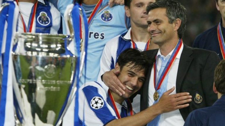 Порто, 2003/04
Жозе пое Порто през януари 2002 г. и изведе "драконите" до трето място в класирането с обещанието, че следващата кампания ще ги направи шампиони. В първия си пълен сезон на "До Драгао" той постигна требъл - шампион, Купа на Португалия и Купата на УЕФА. Във втората му пълна година Порто отново стана първенец на Португалия и спечели Шампионската лига.
