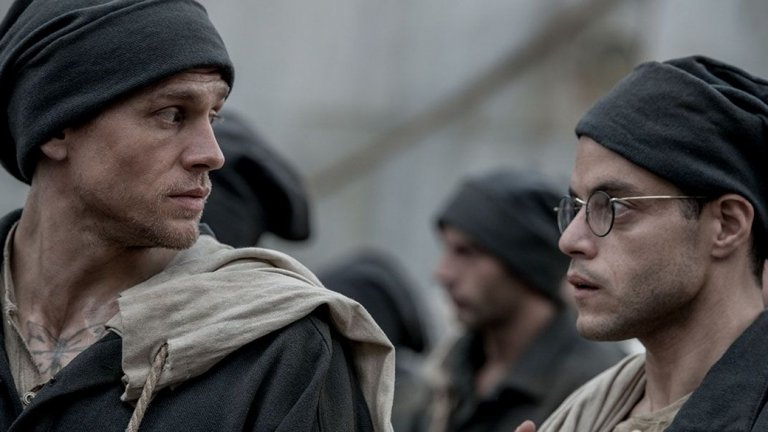 10. "Пеперудата" (премиера: 26 октомври)
Очакваме да видим Рами Малек в ролята на Фреди Меркюри в "Бохемска рапсодия", но преди това ще можем да го гледаме в тази биографична драма, където си партнира с Чарли Хънам. "Пеперудата" е базиран върху мемоарите на френския престъпник Анри Шариер, обвинен в убийство и изпратен на Дяволския остров насред океана. Филмът разказва за плана му за бягство. За осъществяването му обаче Шариер първо трябва да оцелее, а след това и да сключи необичаен съюз с друг затворник.