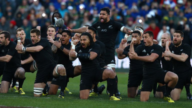 Страховитата хака на новозеландците е един от символните моменти в ръгби. All blacks са сред фаворитите за титлата и този път, като ще защитават титлата си от 2011-а.