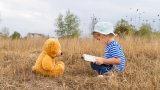 дете, момиченце, мечо, въображаем приятел