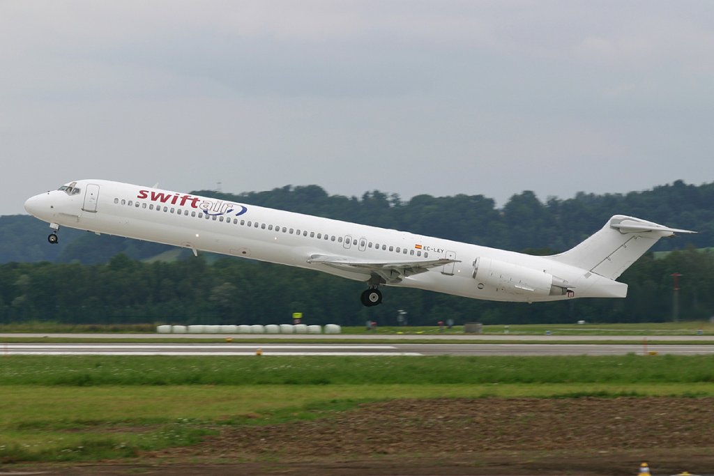 MG_MD-83_Swiftair_EC-LEY_17.07.10_ZRH_009