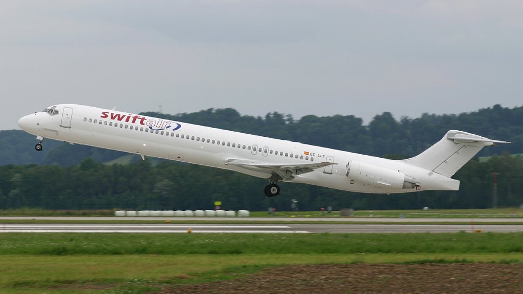 MG_MD-83_Swiftair_EC-LEY_17.07.10_ZRH_009