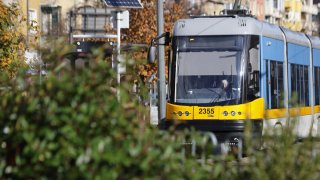 От Trinmo припомнят, че конкурсът беше спечелен от полския производител Pesa