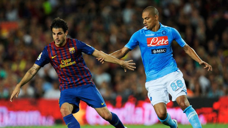 Гьокхан Инлер и останалите от Наполи не смогваха да удържат на темпото на Фабрегас и компания