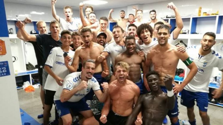 По мобилното приложение Manager Real Football феновете на Лорка могат да гласуват за една от четирите схеми (4-3-3, 4-4-2, 5-4-1, 3-4-3), както и да определят състава за всеки двубой.