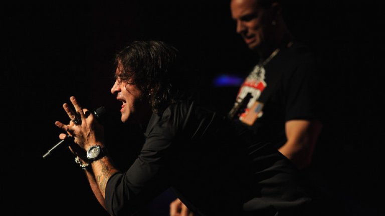 Creed
Слушането на дори една песен на Creed предизвиква неудържим прилив на желание за повръщане, сякаш мозъкът ви се е изпържил от денонощно гледане на повторения на "Двама мъже и половина". Както казват от сп. Spin, те са като "Nickelback, преди още да има Nickelback."