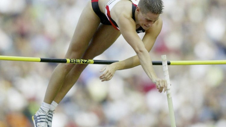 Ивона Бушбаум (Германия), лека атлетика
В началото на новия век Бушбаум стъпва на подиумите на европейските първенства в овчарския скок, а на олимпиадата през 2000 г. завършва шеста. Седем години по-късно обявява две важни решения - да се откаже от спорта и да смени пола си. 